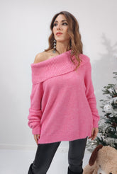 Pull rosa geranio con spalla scesa