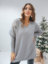 Maxi Pull, grigio con applicazioni di perle e strass