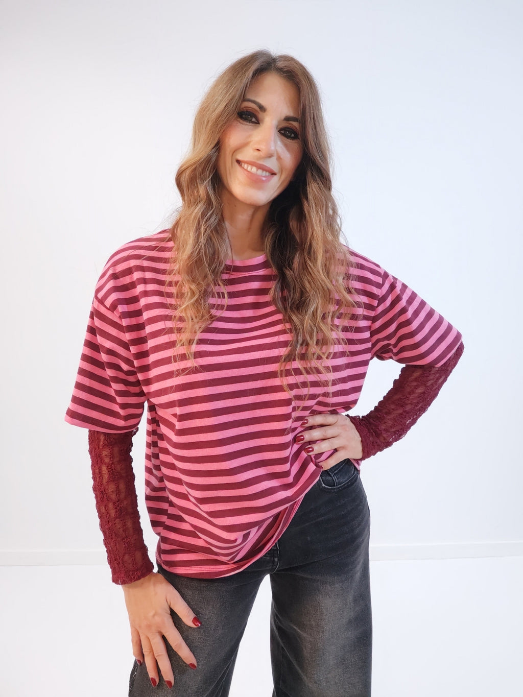 Maglia in viscosa a righe con maniche in pizzo