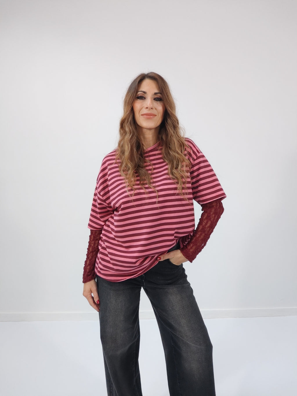 Maglia in viscosa a righe con maniche in pizzo