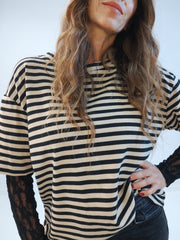 Maglia in viscosa a righe con maniche in pizzo