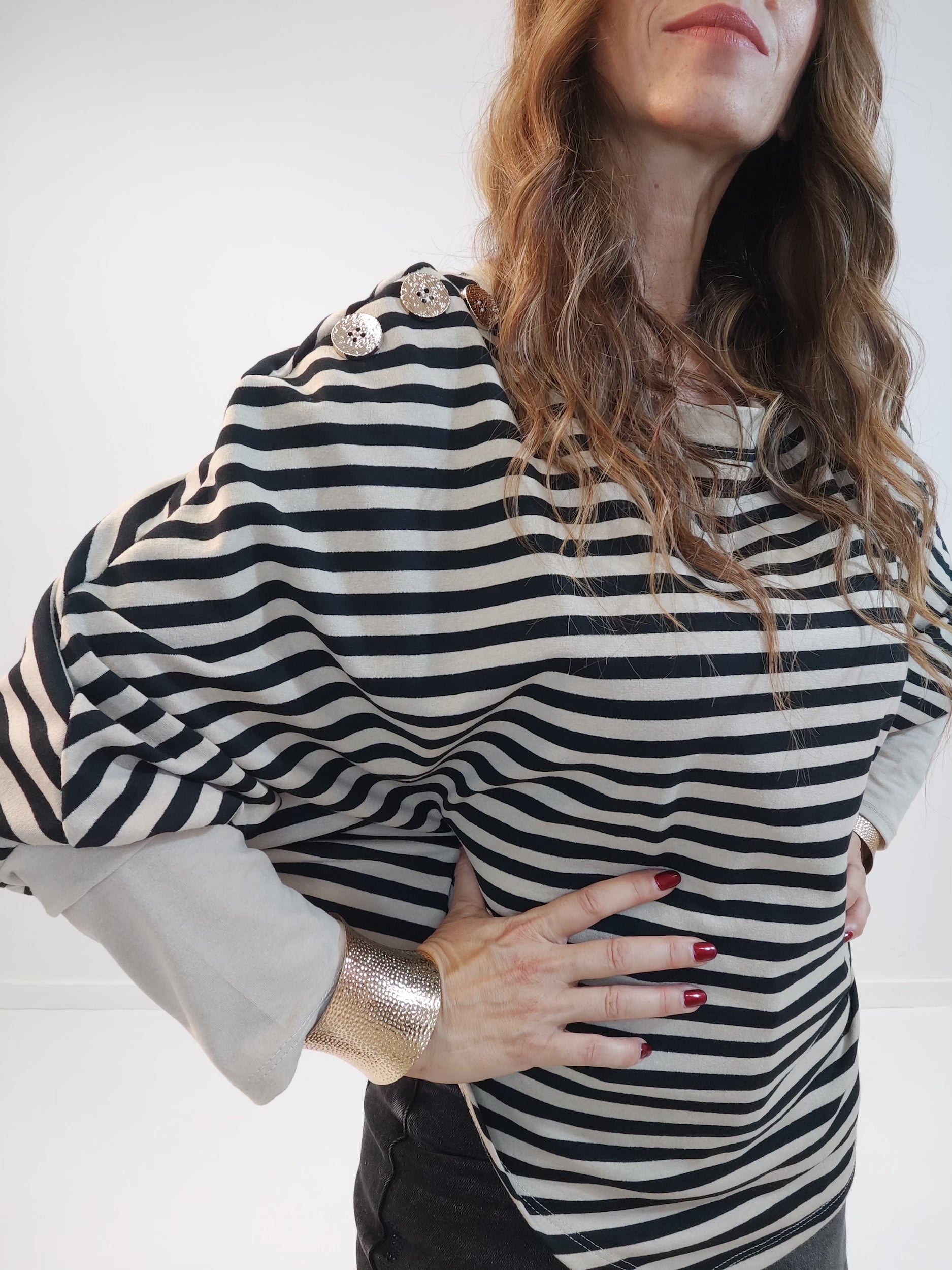 Maglia a righe con maniche a pipistrello