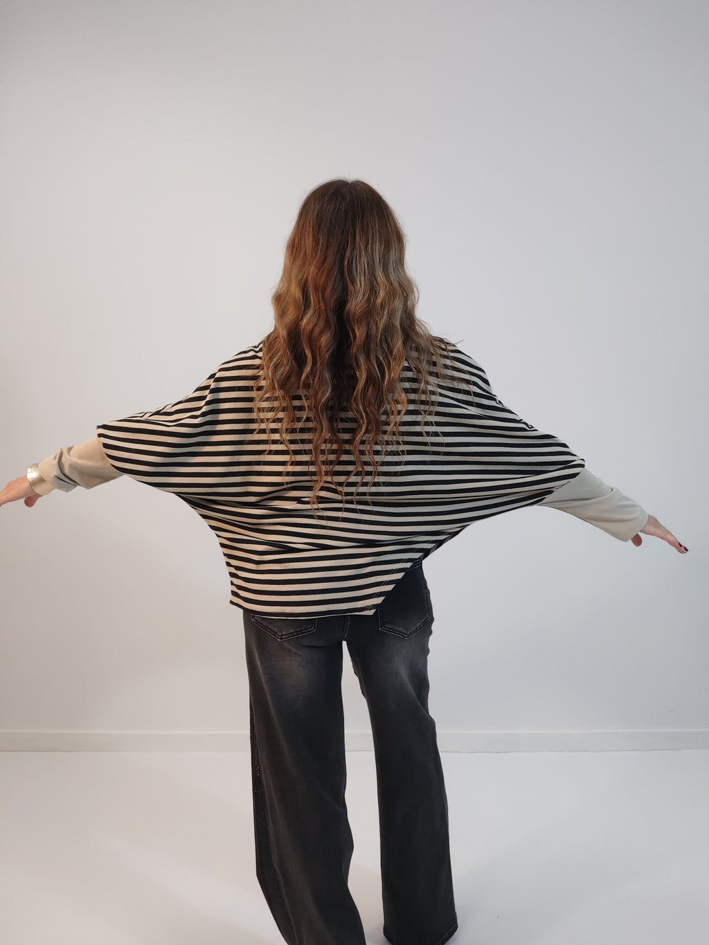 Maglia a righe con maniche a pipistrello