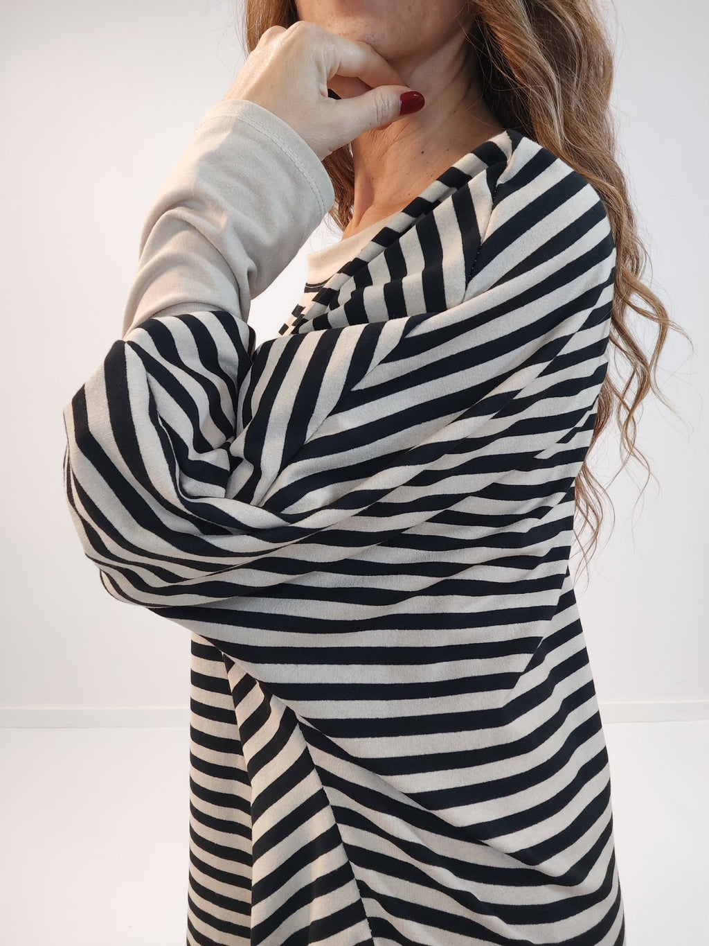 Maglia a righe con maniche a pipistrello