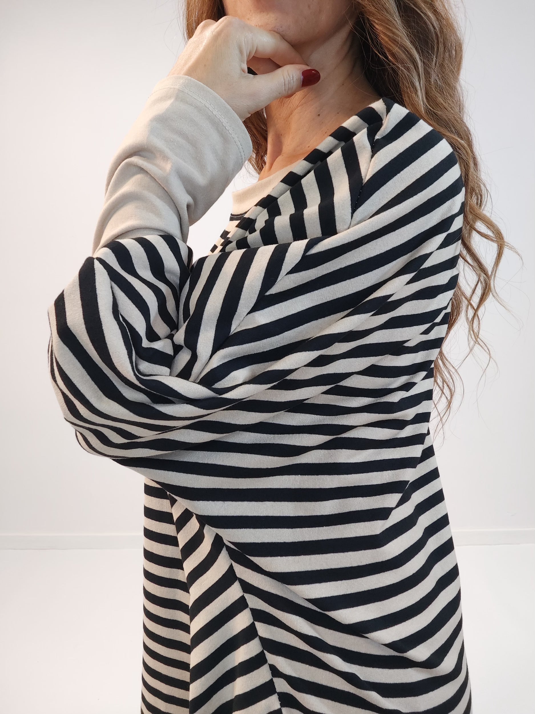 Maglia a righe con maniche a pipistrello
