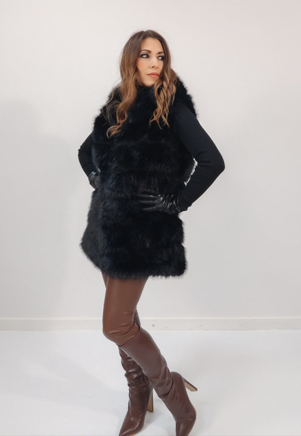 Smanicato in eco-pelliccia Nero