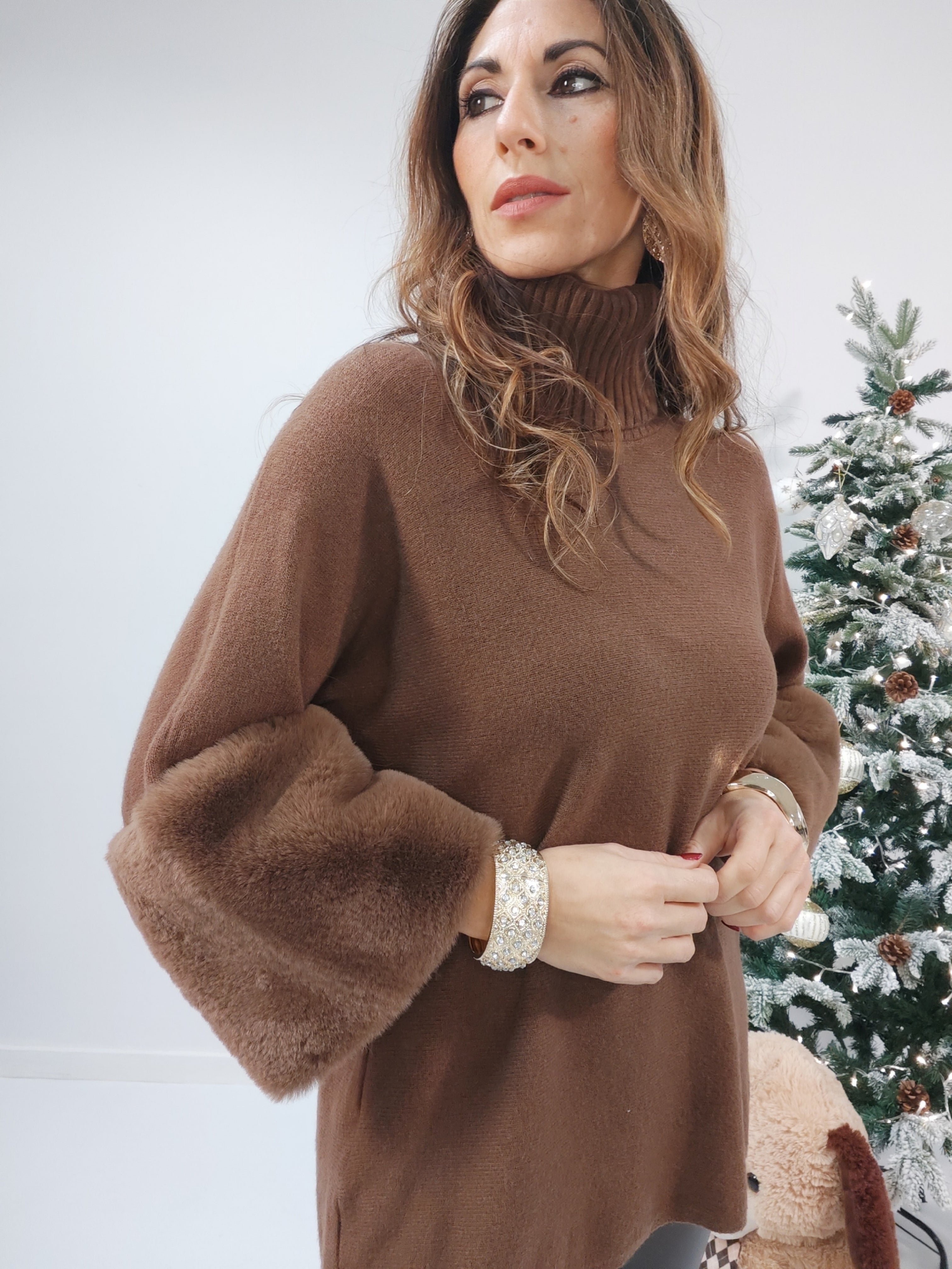 Maglione Cacao con maniche in pellicciotto