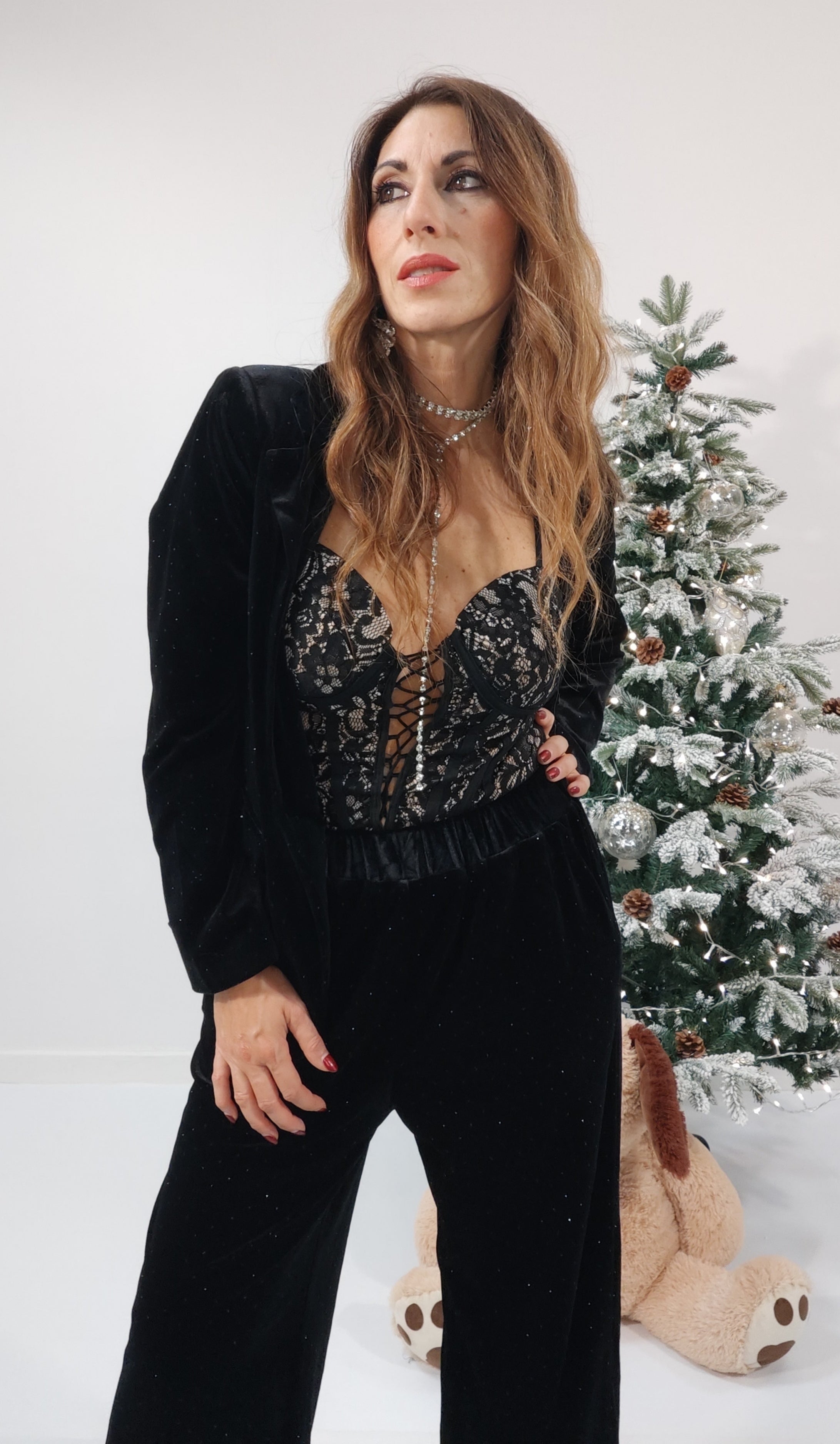 Tailleur in velluto nero con micro strass