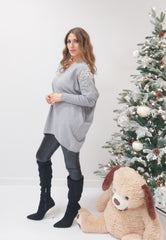 Maxi Pull, grigio con applicazioni di perle e strass