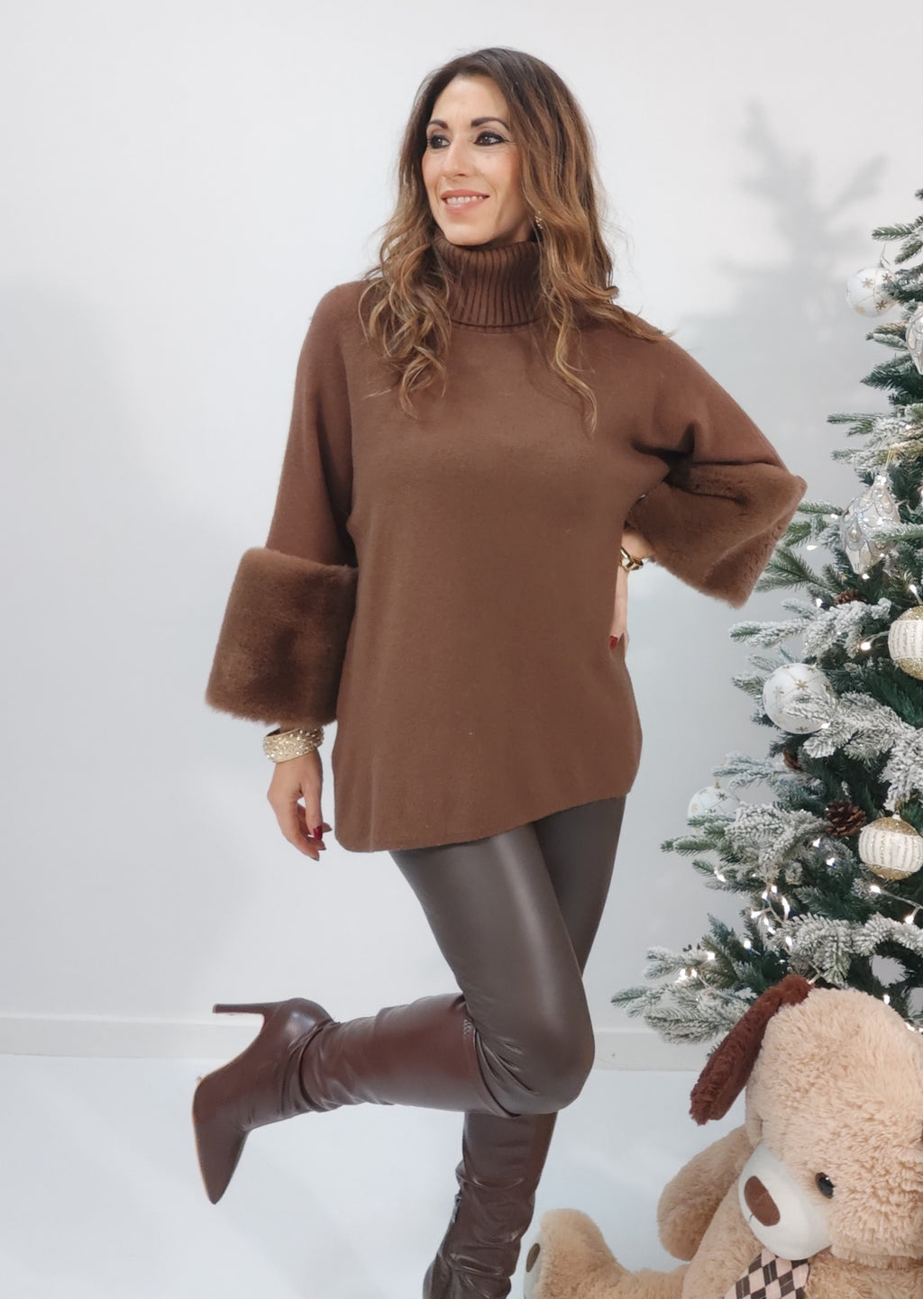 Maglione Cacao con maniche in pellicciotto