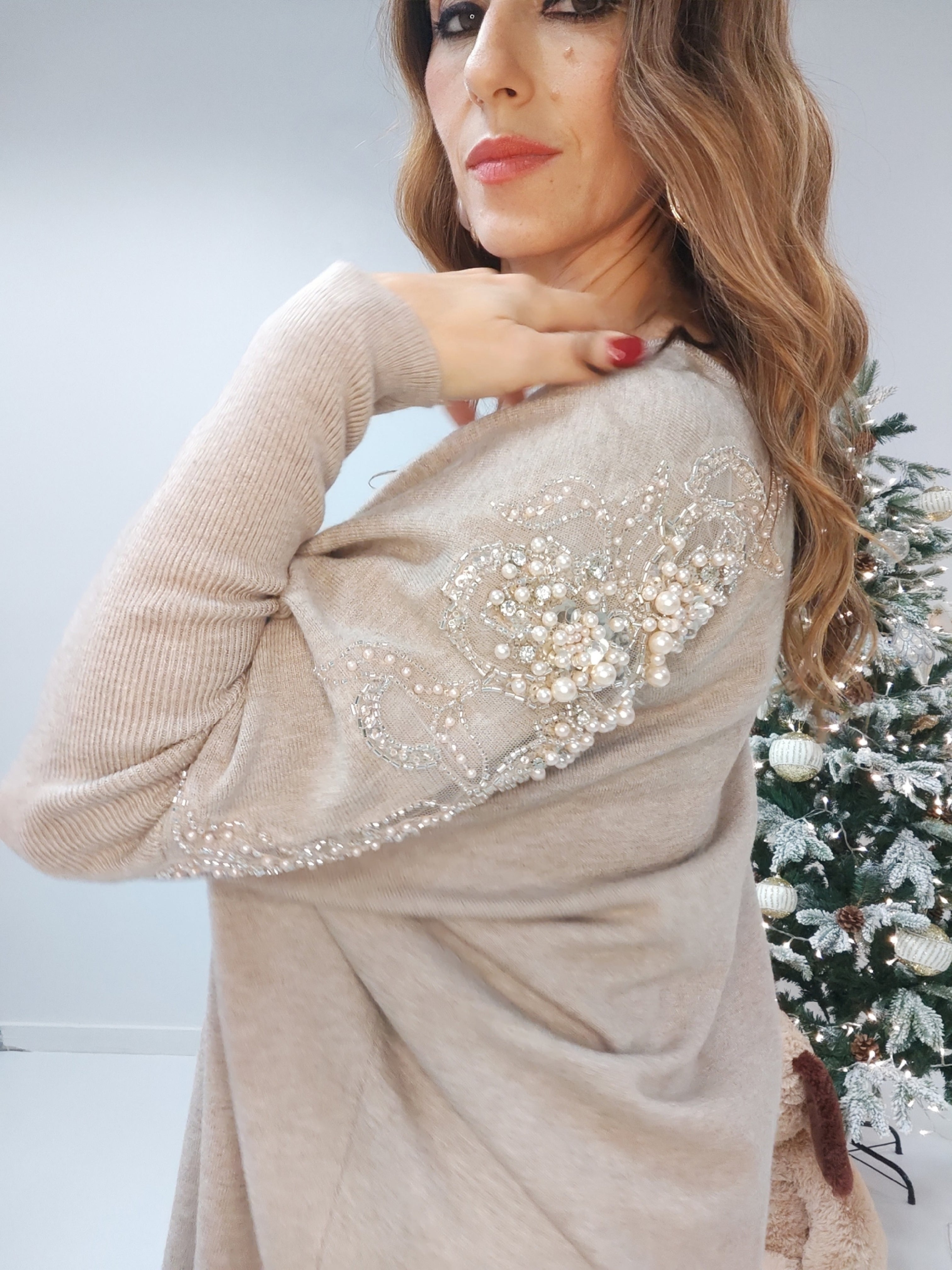 Pull maxi, tortora con perle e strass
